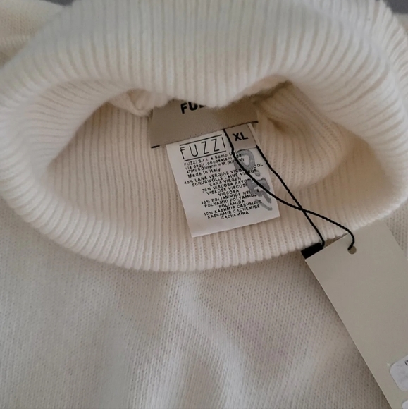 💫Fuzzi Soft White Turtleneck Sweater 💫 - Picture 4 of 9